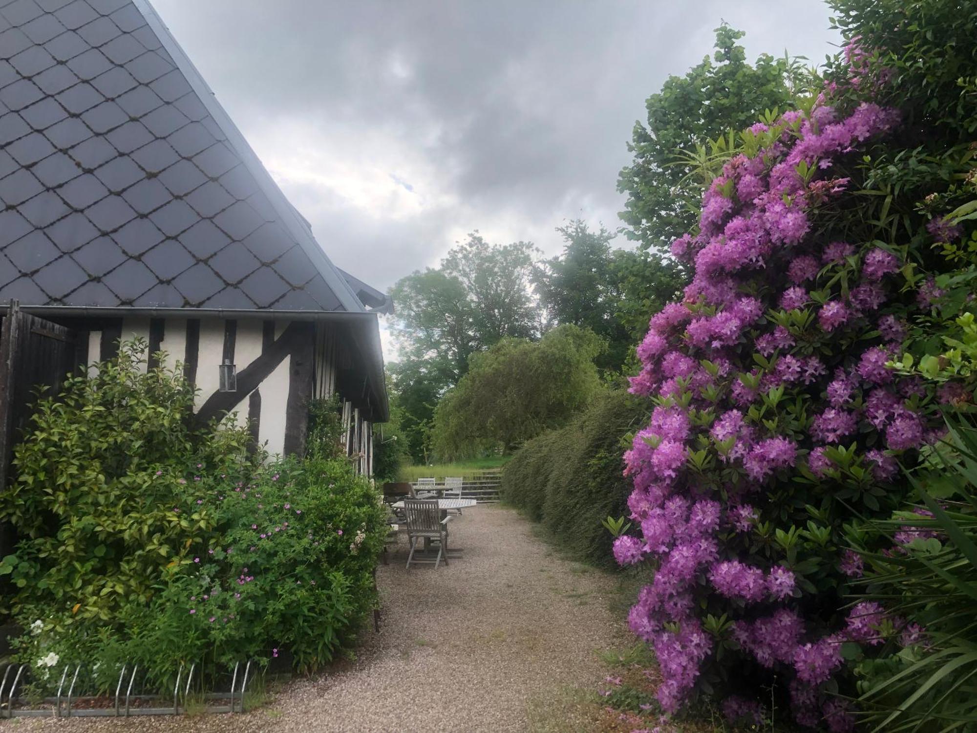 Le Champ Des Possibles Bed & Breakfast Manerbe Exterior photo